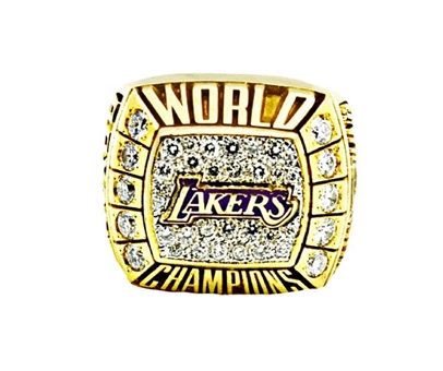 Kobe Bryant 2000 Los Angeles Lakers NBA Championship Ring 14K-40 Diamonds (Laker Issued Player Ring Gifted by Kobe to Joe Bryant)